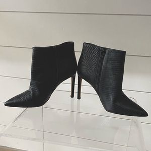 Vince snakeskin leather booties size 5